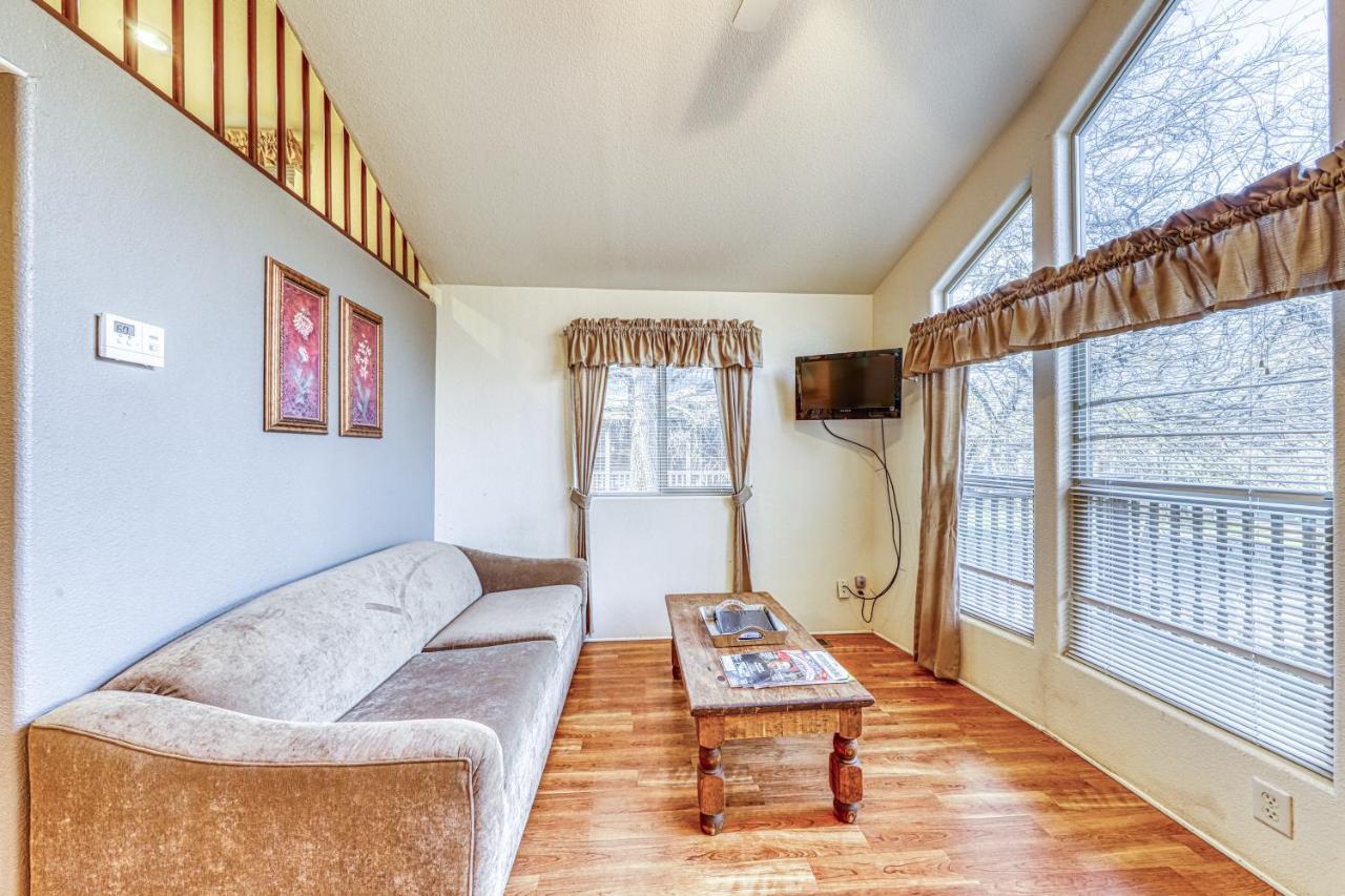 The Pecan @ Mendelbaum Winery Guest Cabins Villa Fredericksburg Exterior foto