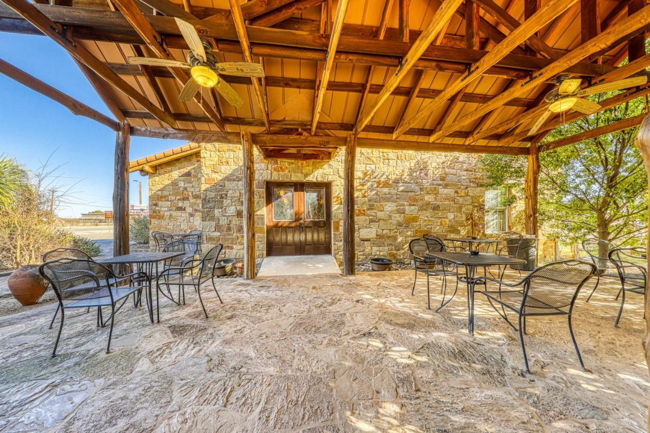 The Pecan @ Mendelbaum Winery Guest Cabins Villa Fredericksburg Exterior foto